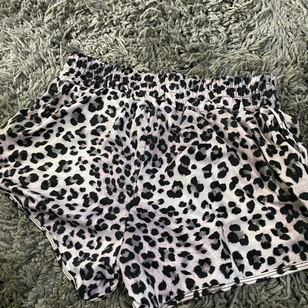 Leopard boutique, medium shorts, soft cotton EUC